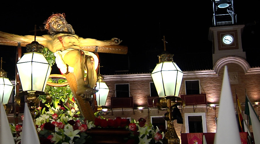 El Cristo Rey de los Mártires volvió a procesionar este lunes por las calles de Ocaña