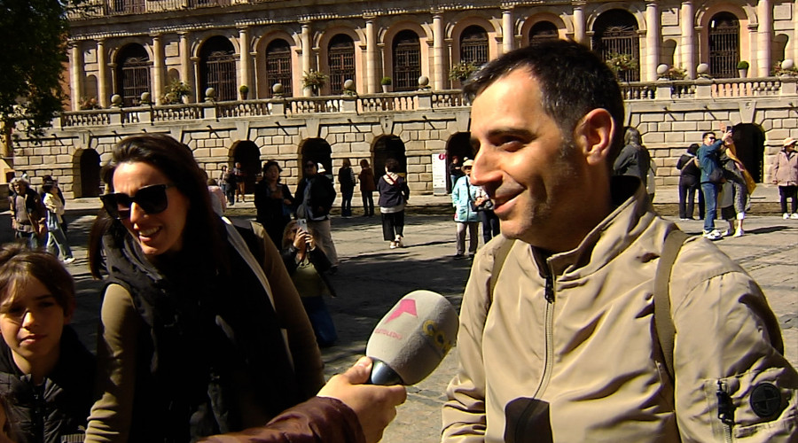 Los turistas inundan Toledo